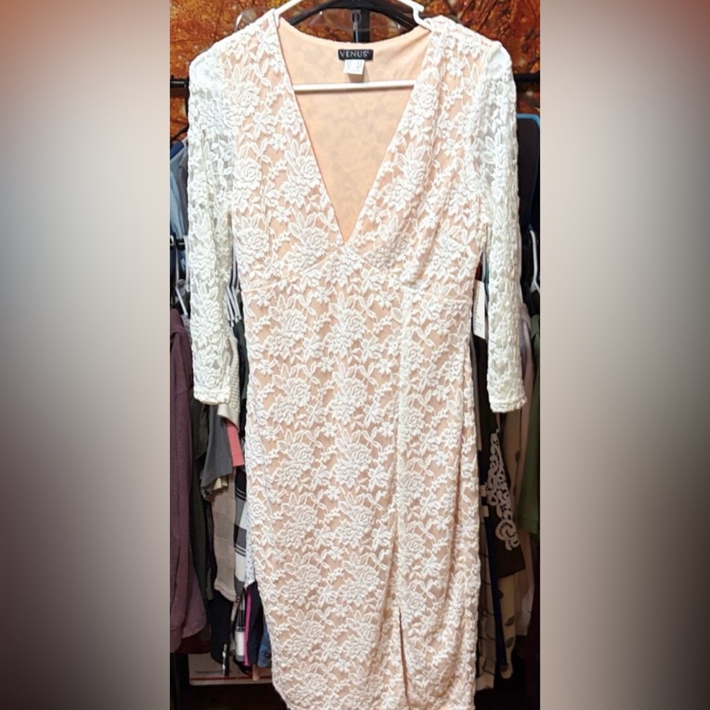 🌹 VENUS 3/4 Sleeve Ivory/Nude Floral Lace Midi Dress |Size Medium | EUC ✨